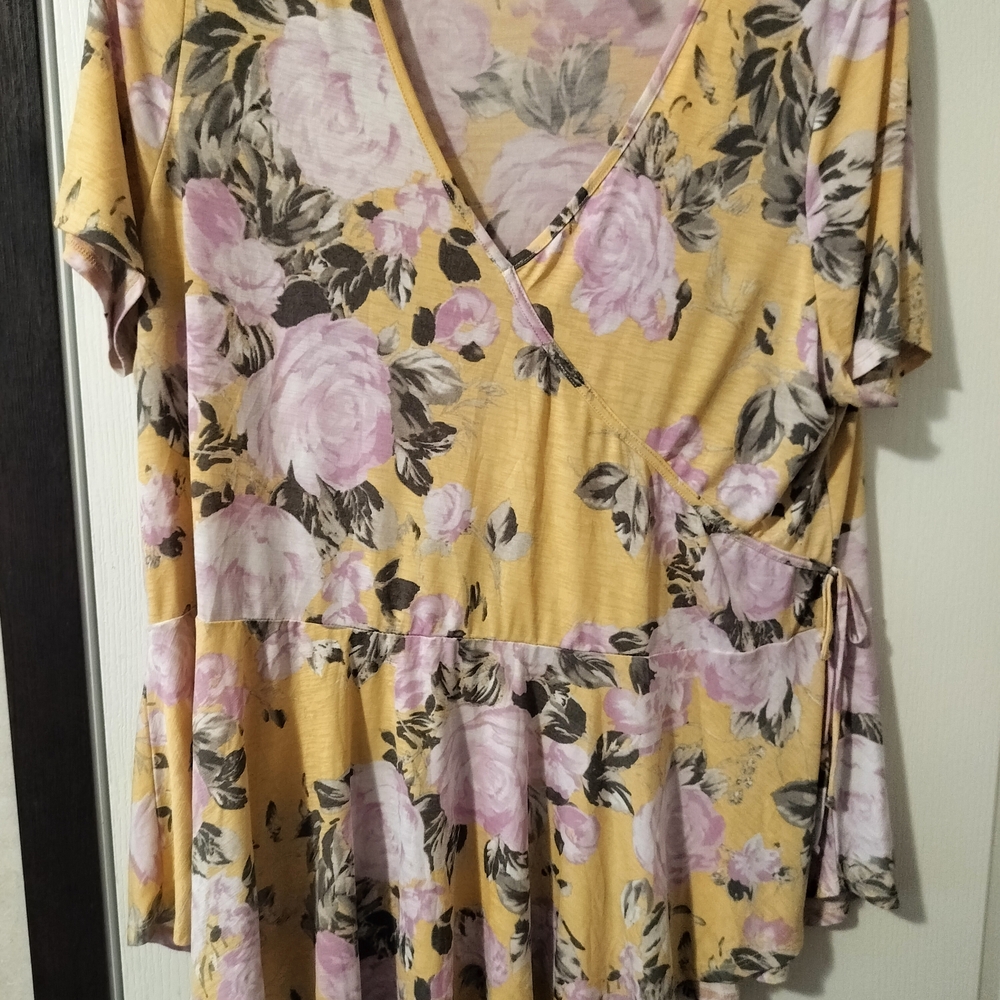 Elegant Floral V-Neck Short Sleeve Top - Yellow and Pink